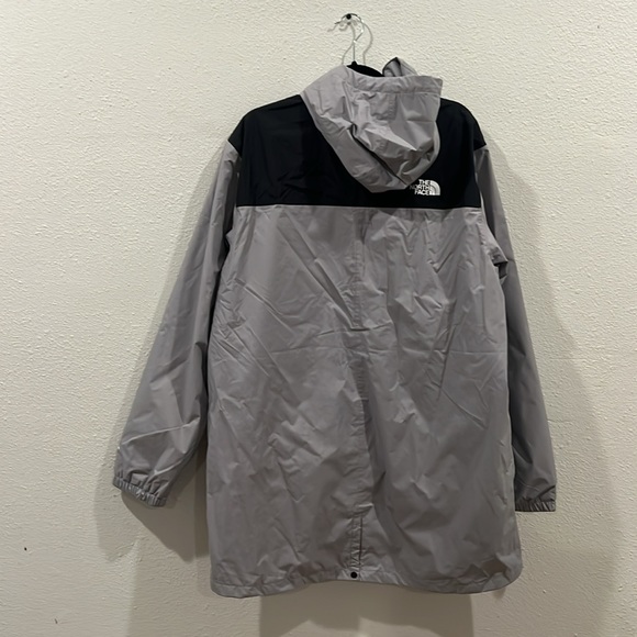 North Face Windrbeaker - Picture 2 of 3